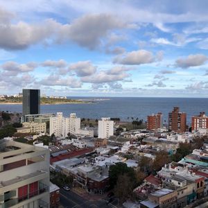 Venta Apartamento  2 Dormitorios En Barrio Sur Con Garaje Doble Y Box ¡increíbles Vistas!