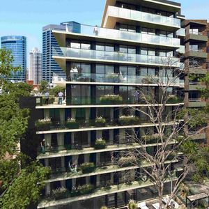 Venta Gran Local Comercial Sobre Rivera A Pasos Del Montevideo Shopping