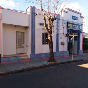 Venta - Casa Y Galpón - 3 Dormitorios - Carmelo - Zona Centro