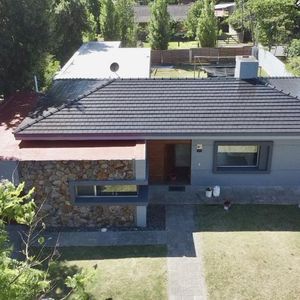 Casa En Venta De 4 Dormitorios, 3 Baños Y Piscina En Colonia A Metros De La Rambla Costanera