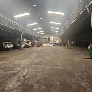 Venta Excelente Galpón Y Oficinas -1666 M² Edificados-aguada-ideal Para Empresas De Transporte