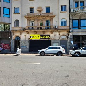 Plaza Independencia Y Juncal, 10 Mts De Frente, 814 M2 , Excelente Estado !!