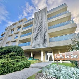 Venta De Apartamento En Playa Mansa, Punta Del Este, De 2 Dormitorios