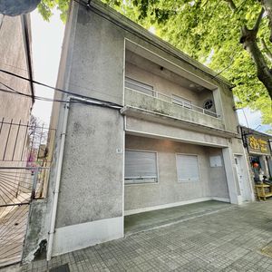 Casa En Venta De 2 Dormitorios Con Patio Céntrica