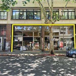 Centro Sur, Proximo 18 , 14 Mts De Frente, 530 M2 , Planta Llana Con Doble Altura , Posibilidad De Parking !!