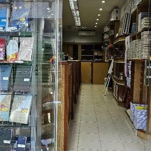 Vendo Local Comercial,  En Excelente Ubicacion Zona Tres Cruces. 45 M2