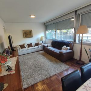 Apartamento En Punta Carretas De Tres Dormitorios. 