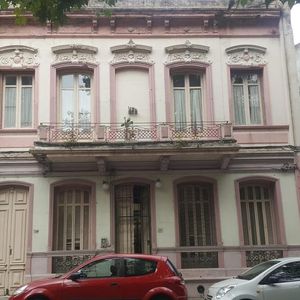 Maldonado Y Andes, 620 M2 Construídos, Excelente Estado, 10 Dormitorios,fondo Con Parrillero !!