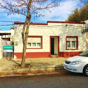Colonia - Venta Casa Céntrica De 2 Dormitorios