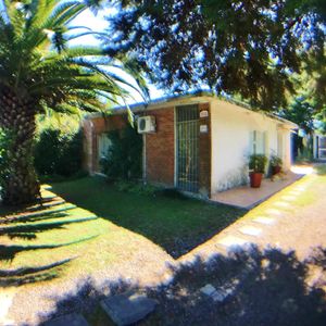 Colonia - Venta Casa De 3 Dormitorios Y Barbacoa A Metros De Rambla Costanera
