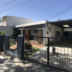 Colonia  - Venta Casa De 3 Dormitorios Con Apartamento De 2 Dormitorios Céntrico