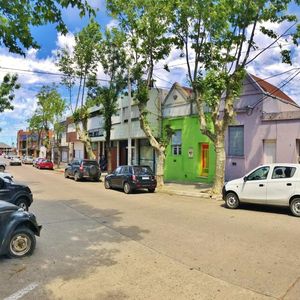Colonia - Venta Tres Casas En Mismo Padrón, En Punto Estratégico.