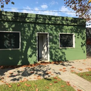 Colonia - Venta Casa De 3 Dormitorios Y Apartamento De 2 Dormitorios Céntricos