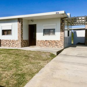 Colonia - Venta Casa De 2 Dormitorios Con Buen Terreno