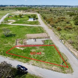 Colonia- Venta De Terreno De 522 M2 En Esquina Con Saneamiento