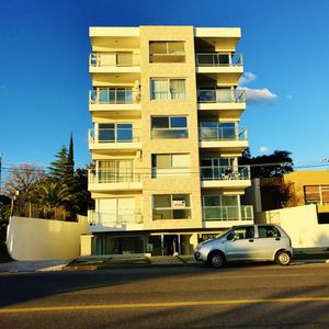 Colonia - Venta Mono-ambiente Amplio Con Patio