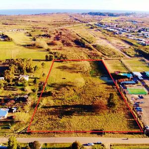Colonia - Venta De Importante Terreno Con Gran Potencial
