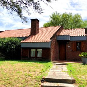 Colonia - Venta Casa De 4 Dormitorios Y Piscina Zona Balnearia