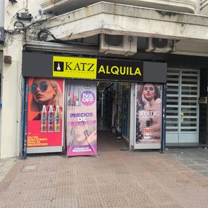 18 De Julio Y Roxlo, 236 M2 , 4,2 Mts De Frente, Excelente Estado !!