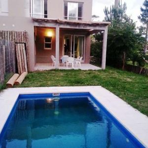 Casa En Alquiler Temporal Con Piscina - Playa Mansa