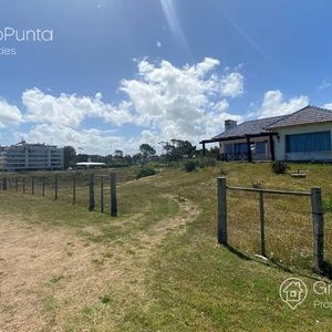 Terreno De 10.000 Mts² Frente Al Mar - Parada 39 Playa Mansa