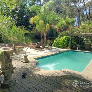Casa Grande De 7 Dormitorios Con Piscina  En Alquiler -venta En  Punta Ballena - Club Del Lago.