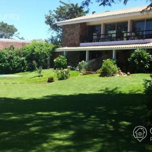 Casa Grande Con Piscina A Dos Cuadras En Punta Del Este - Playa Mansa