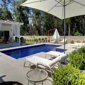 Casa Moderna  En  Venta Y En Alquiler En  Parque Burnett , Pinares
