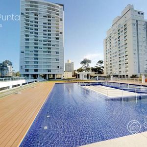 Departamento De 1 Dormitorio Con Cochera ,  Roosevelt, Punta Del Este .