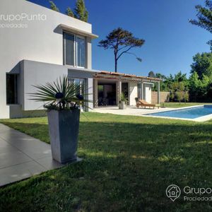 Casa Moderna Con Piscina En Barrio Privado La Residence - Punta Del Este
