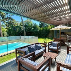 Casa Con Piscina En Alquiler Temporal  En Punta Del Este  , 3 Dormitorios -  Playa Mansa