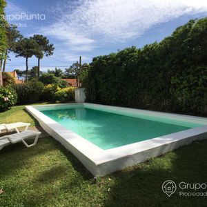 Casa Con Piscina  A Dos Cuadras Del Mar Punta Del Este 1- Playa Mansa