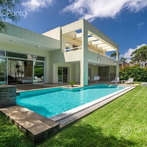 Casa Moderna  En Barrio Privado Boulevard Park -punta Del Este