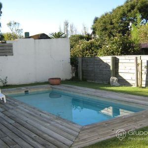 Casa Con Piscina En Alquiler Anual -en La Barra A Dos Cuadras Del Mar- Punta Del Este