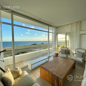 Espectacular Casa  Frente Al Mar En Venta Y Alquiler Anual  - Playa Mansa - Punta Del Este