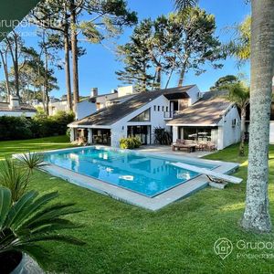 Casa En Venta Y Alquiler Temporal  Con Piscina Muy Cerca Del Mar -  Cantegril -playa Mansa