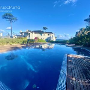 Casa Frente Al Mar Con 8 Dormitorios   - Playa Mansa- Punta Del Este
