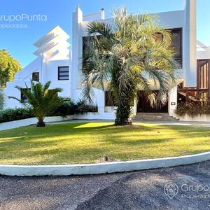 Extraordinaria Mansión En Medio Del Bosque Club Del Lago  - Punta Ballena Punta Del Este