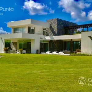 Chacra Moderna  En Barrio Privado - Manantiales - Punta Del Este