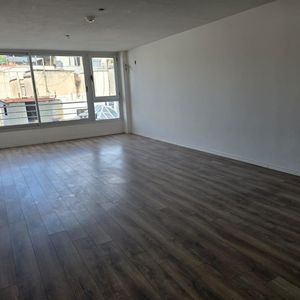 Oficina Con Garaje En Venta Con Renta En Tres Cruces