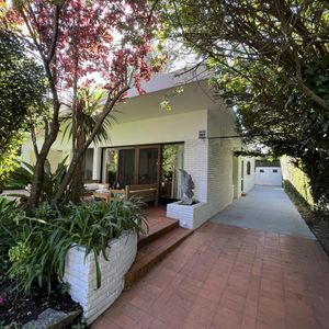 Casa En Playa Mansa Alquiler Anual E Invernal 