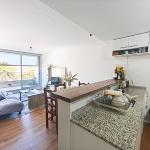 Venta Apartamento 2 Dormitorios. Piso 5. Luminoso.