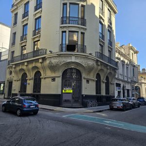 25 De Mayo Y Zabala, Gran Esquina, 27 Mts De Frente, 245 M2 , Excelente Estado !!