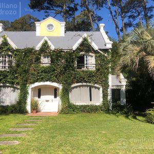 Venta Y Alquiler Anual Casa 3 Dormitorios Punta Del Este Pinares