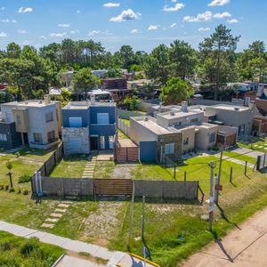 Alquiler Casa 3 Dormitorios En El Pinar, Barrio Portal Del Este
