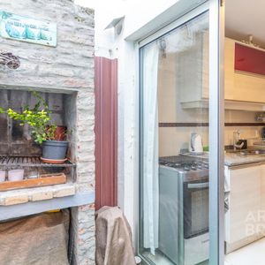 Casa De Tres Dormitorios En  Venta En Pocitos Planta Baja