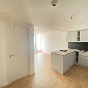 Venta En Joy Montevideo, 2 Dormitorios, 2 Baños Y Garage