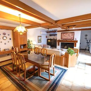 Casa Venta 5 Dormitorios 3 Baños 2 Garajes Fondo Parrillero