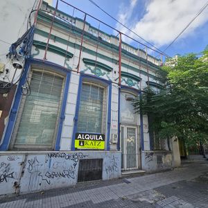 Yaguaron Y Cerro Largo, 325 M2, 8 Mts De Frente !!