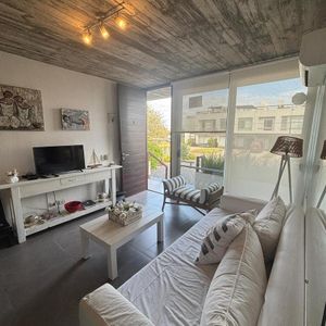 Apartamento - Manantiales. 2 Dormitorios, Patio Y Parrillero